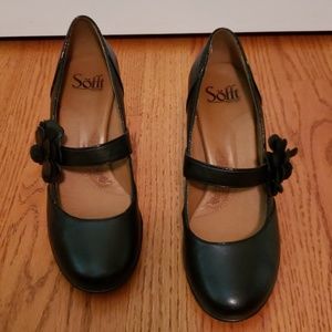Soft size 7.5 Mary Jane heels